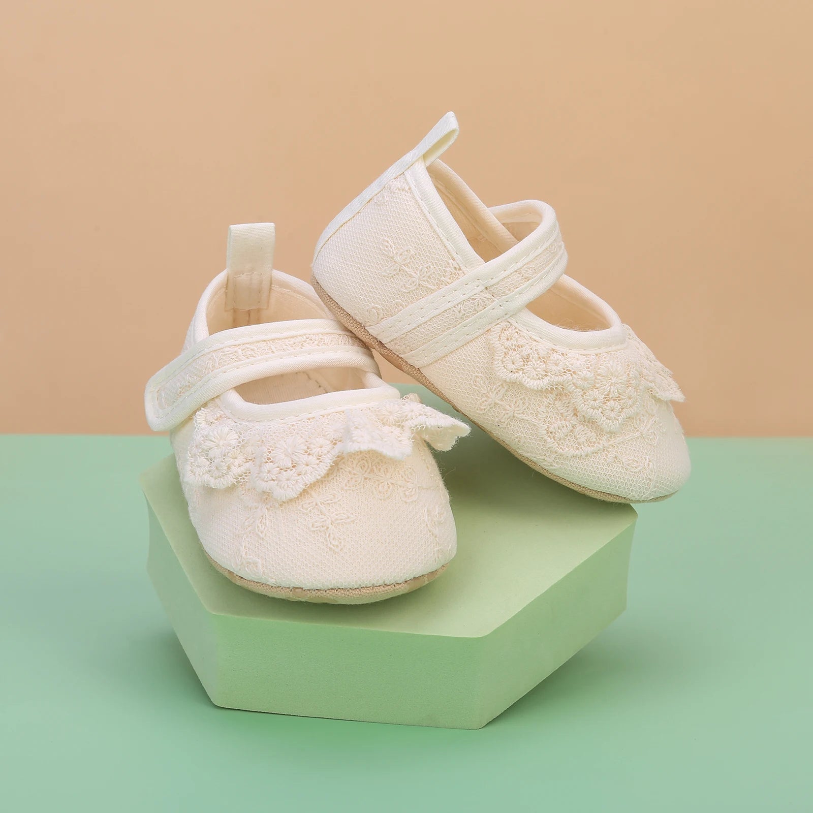 BeQeuewll Infant Baby Girls Shoes Non-Slip Soft Soled Lace Bowknot Flats Toddler First Walker Spring Autumn Princess Shoes