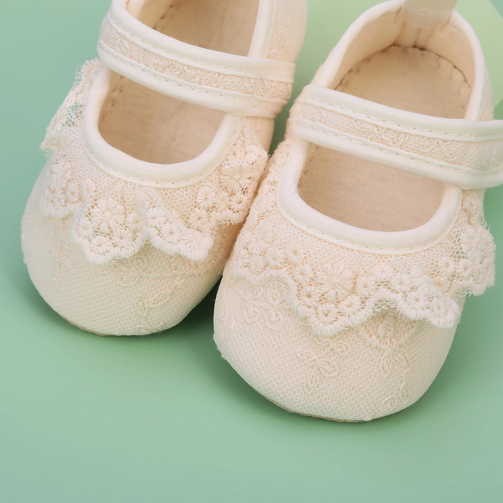 BeQeuewll Infant Baby Girls Shoes Non-Slip Soft Soled Lace Bowknot Flats Toddler First Walker Spring Autumn Princess Shoes