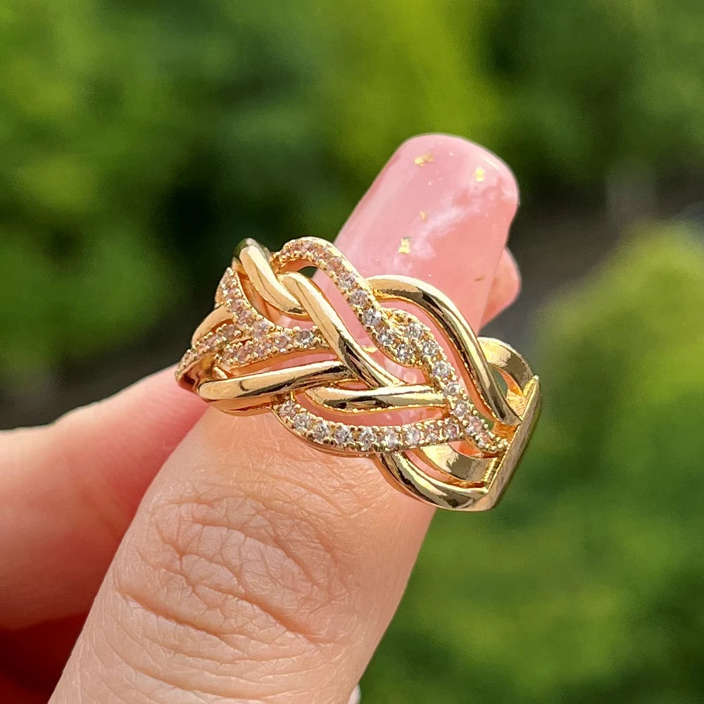 Huitan Hot Trend Gold Color Rings for Women Twist Design Luxury Inlaid Shiny CZ Fashion Luxury Wedding Engagement Jewelry Bulk