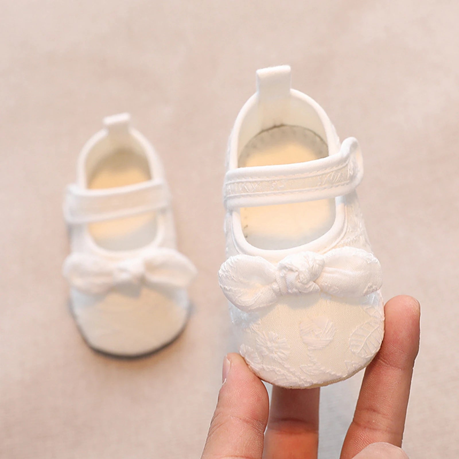 BeQeuewll Infant Baby Girls Shoes Non-Slip Soft Soled Lace Bowknot Flats Toddler First Walker Spring Autumn Princess Shoes