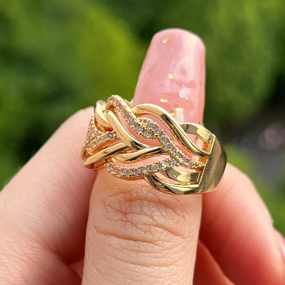 Huitan Hot Trend Gold Color Rings for Women Twist Design Luxury Inlaid Shiny CZ Fashion Luxury Wedding Engagement Jewelry Bulk